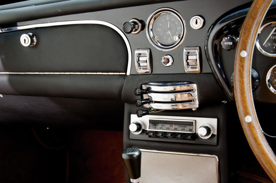 Детали интерьера Aston Martin DB6 (3211/R) 1967 года  (фото 11 из 24)